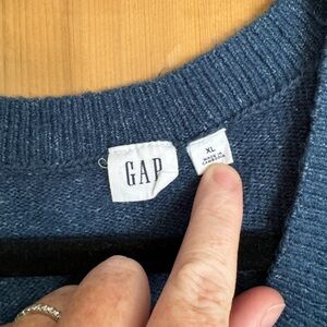 Gap sweater never worn